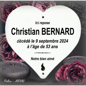 Cœur funéraire personnalisé en émail blanc sans filet – Police Arial en sérigraphie noire.