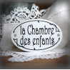 Plaque ovale de porte texte noir sur émail blanc : Chambre des enfants