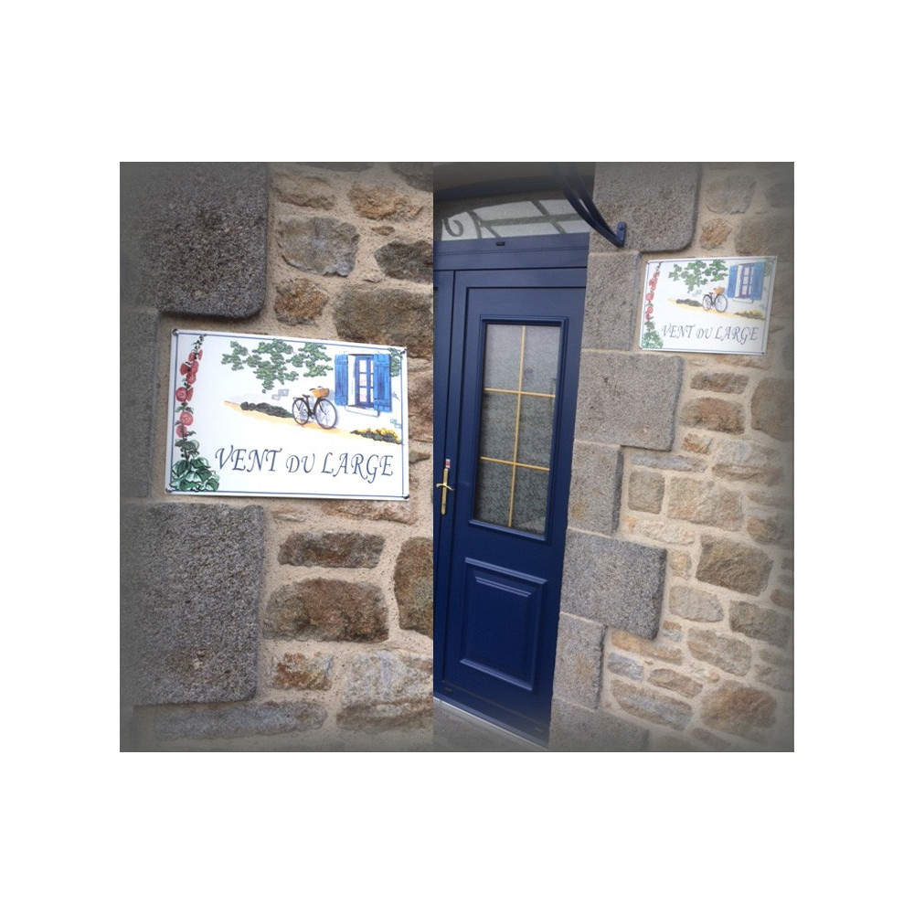 Je remercie ce client qui m'a gentiment envoyé la photo de sa plaque installée à droite de sa porte d'entrée