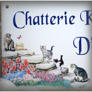 Home Plate enamelled Cats decoration