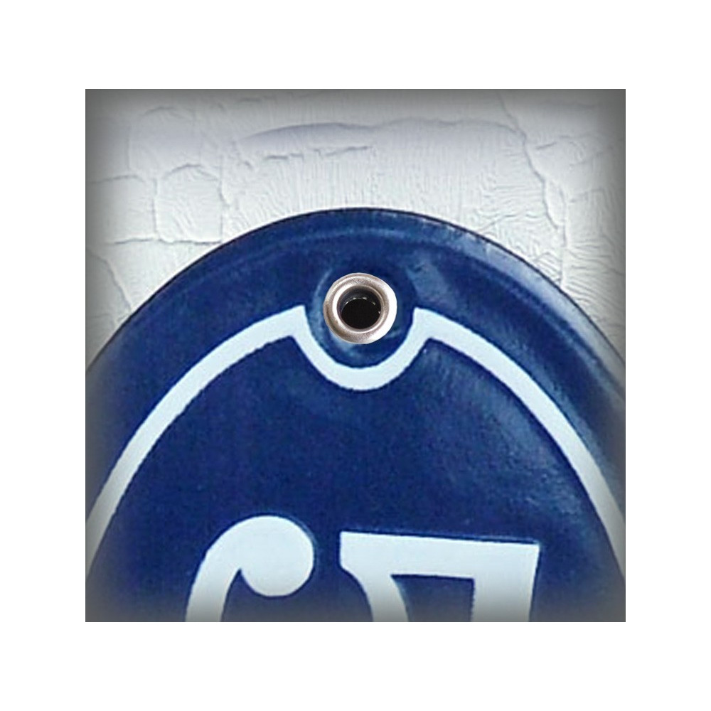 Protective eyelet when screwing