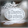 Plaque ovale de porte émaillées blanc texte gris : la Chambre des enfants
